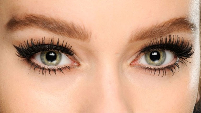 Πώς βάζουμε τις ψεύτικες βλεφαρίδες;